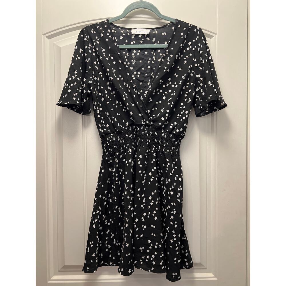 Graffiti Women’s Stars Print Smocked Waist V-Neck Mini Dress Size‎ M Black White